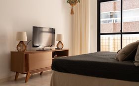 Apartamento completo com garagem a 150 m da praia
