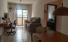 Apartamento completo com garagem a 150 m da praia